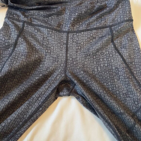 Patagonia Centered Worn Wear Gray Geometric Leggings Women's Sz M Athletic Yoga - Picture 14 of 15